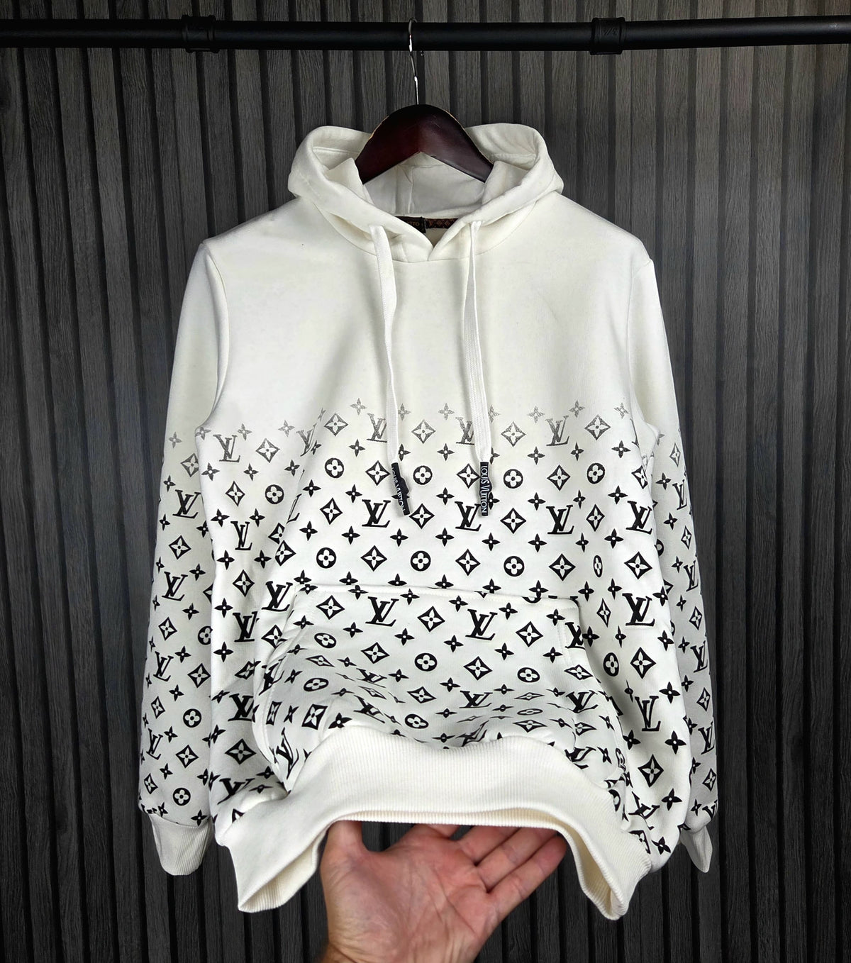 SUDADERA LV (CAPUCHA)