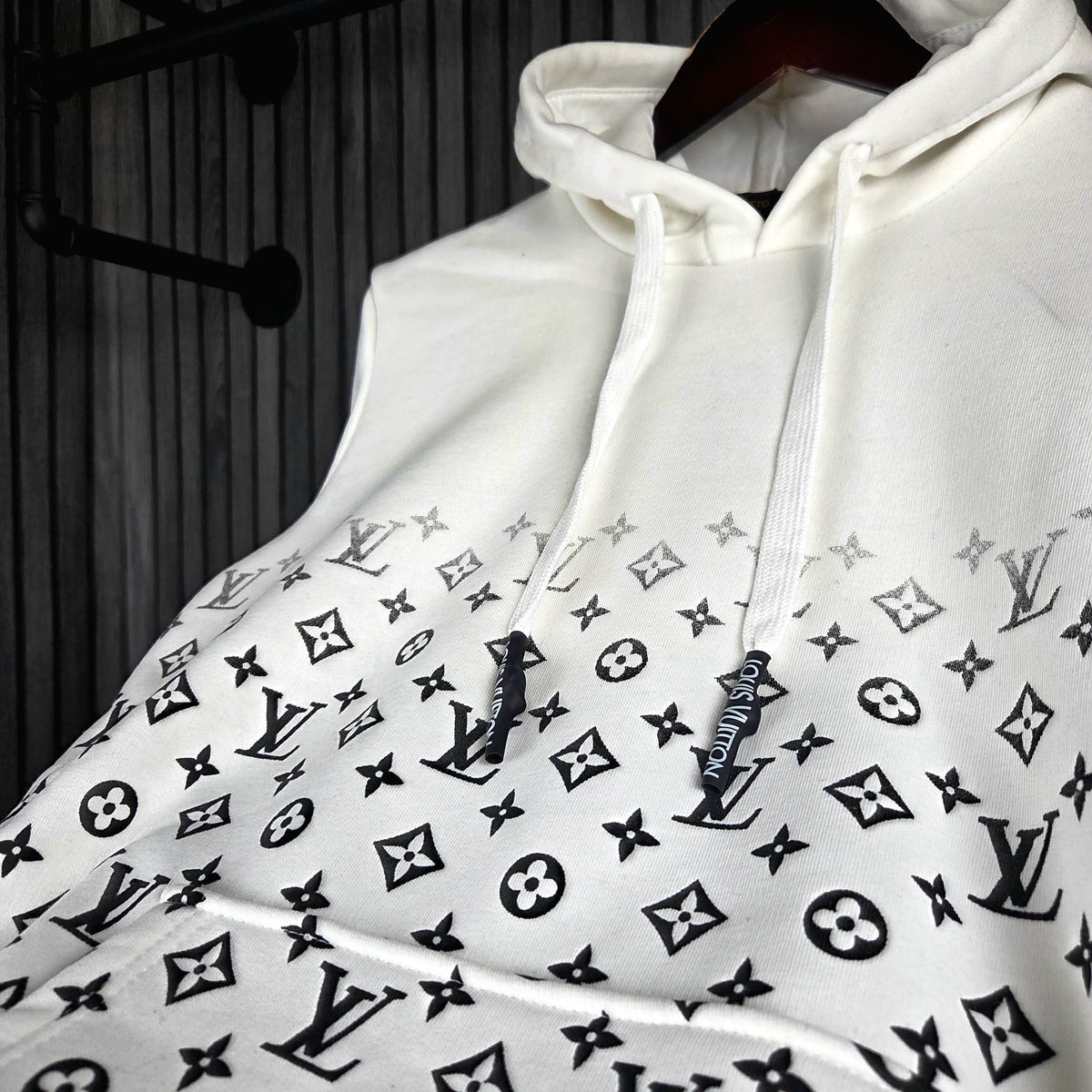 SUDADERA LV (CAPUCHA)