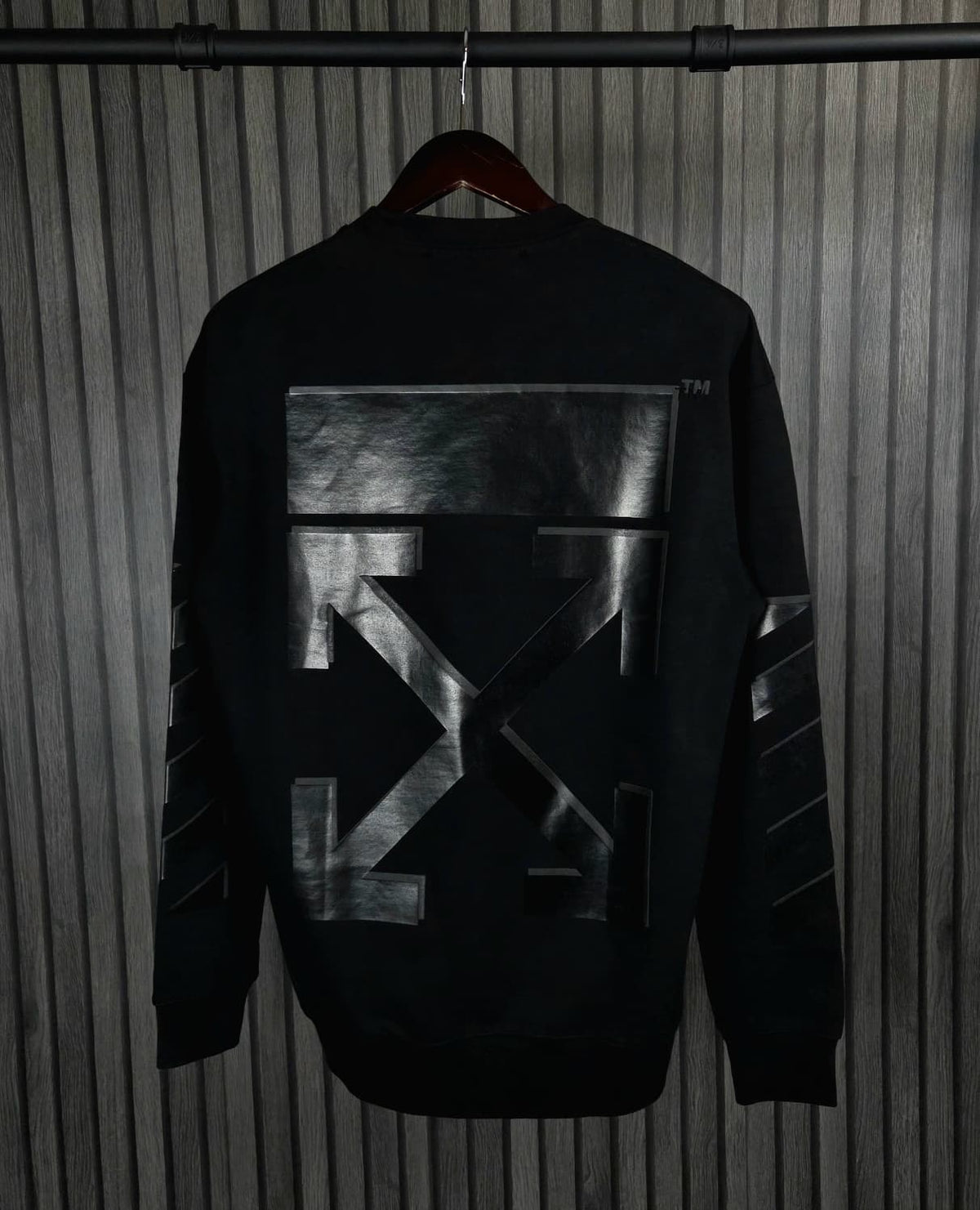 SUDADERA OFF - WHIT€ (negra)