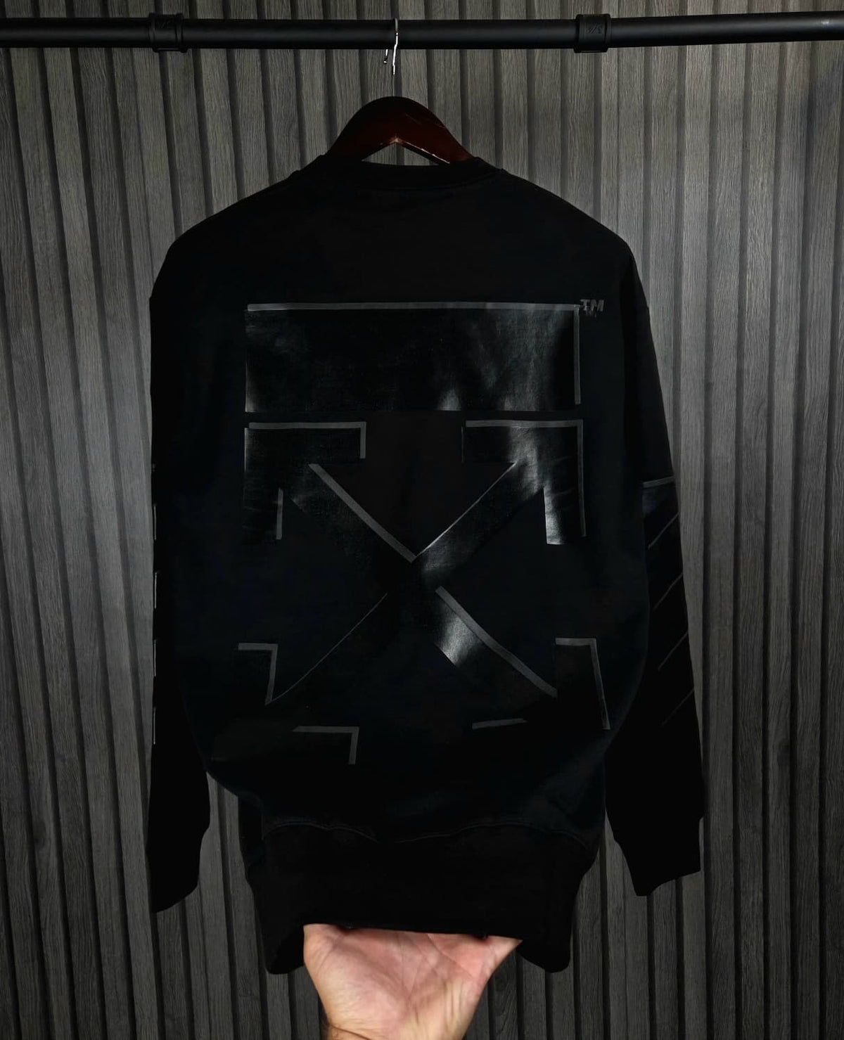 SUDADERA OFF - WHIT€ (negra)