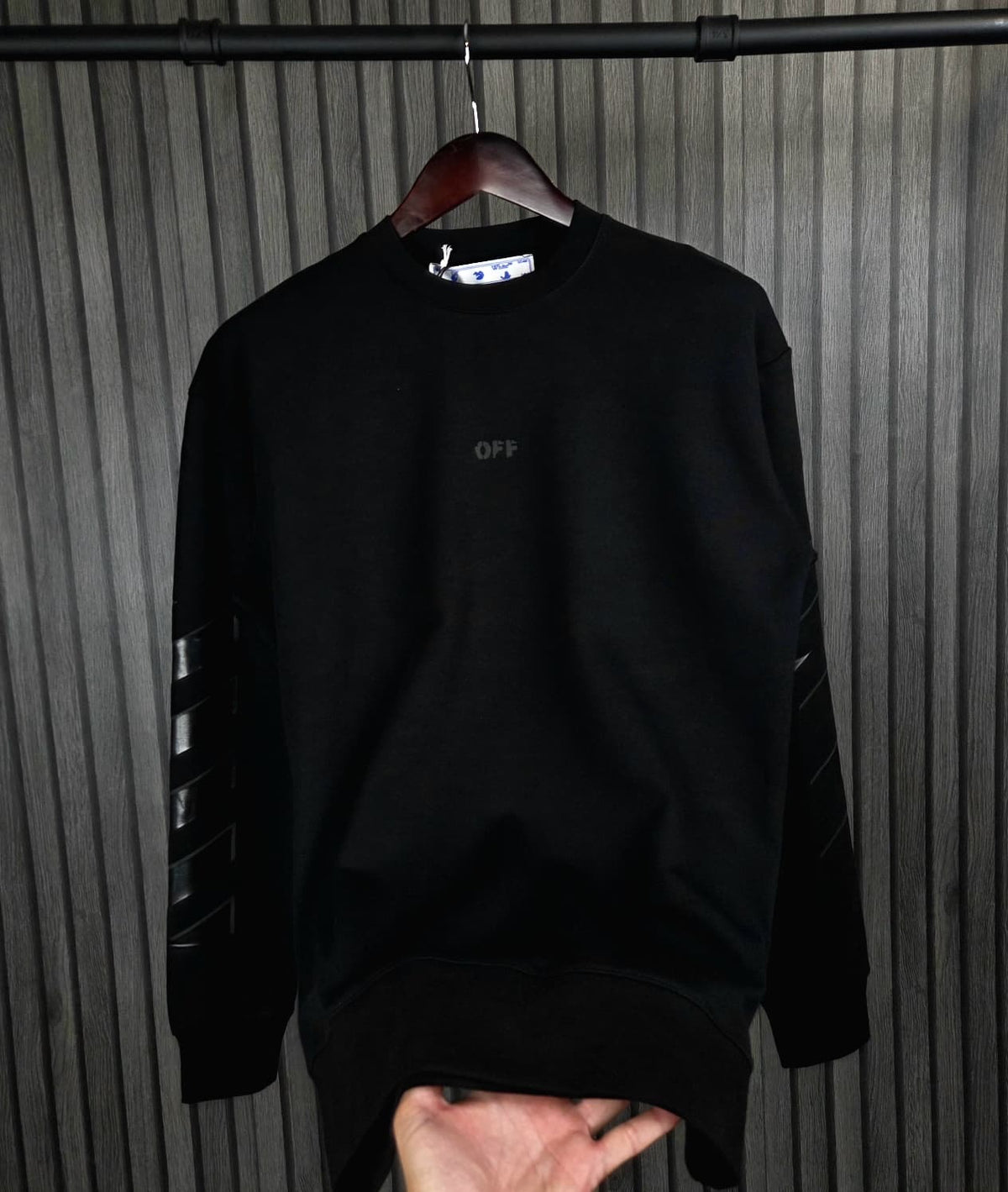 SUDADERA OFF - WHIT€ (negra)