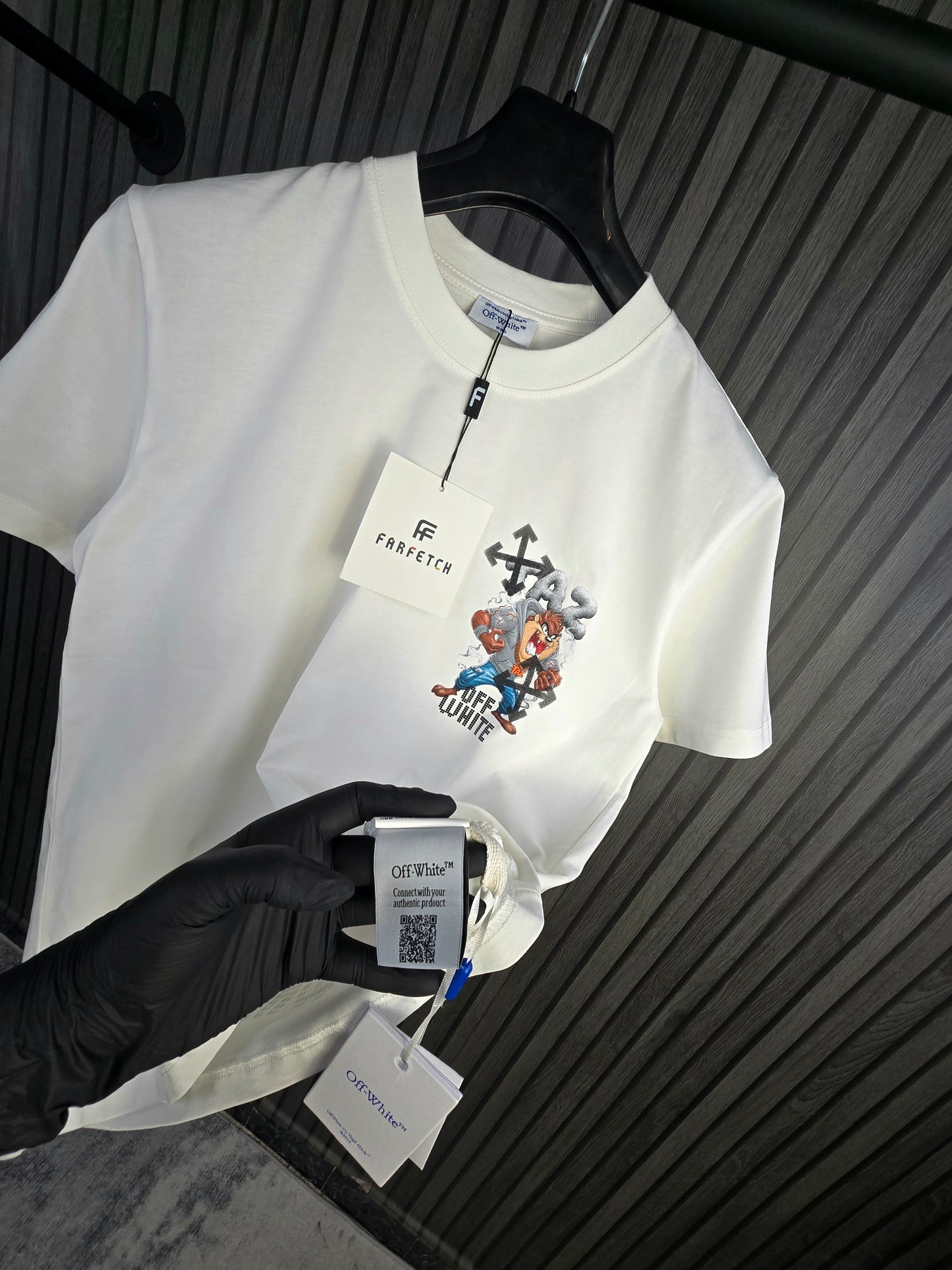 CAMISETA OFF WHIT€ (TAZ)