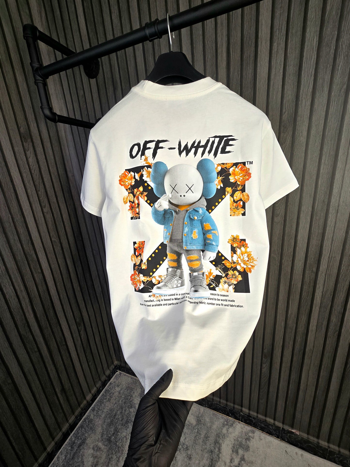 CAMISETA OFF WHIT€ (X)