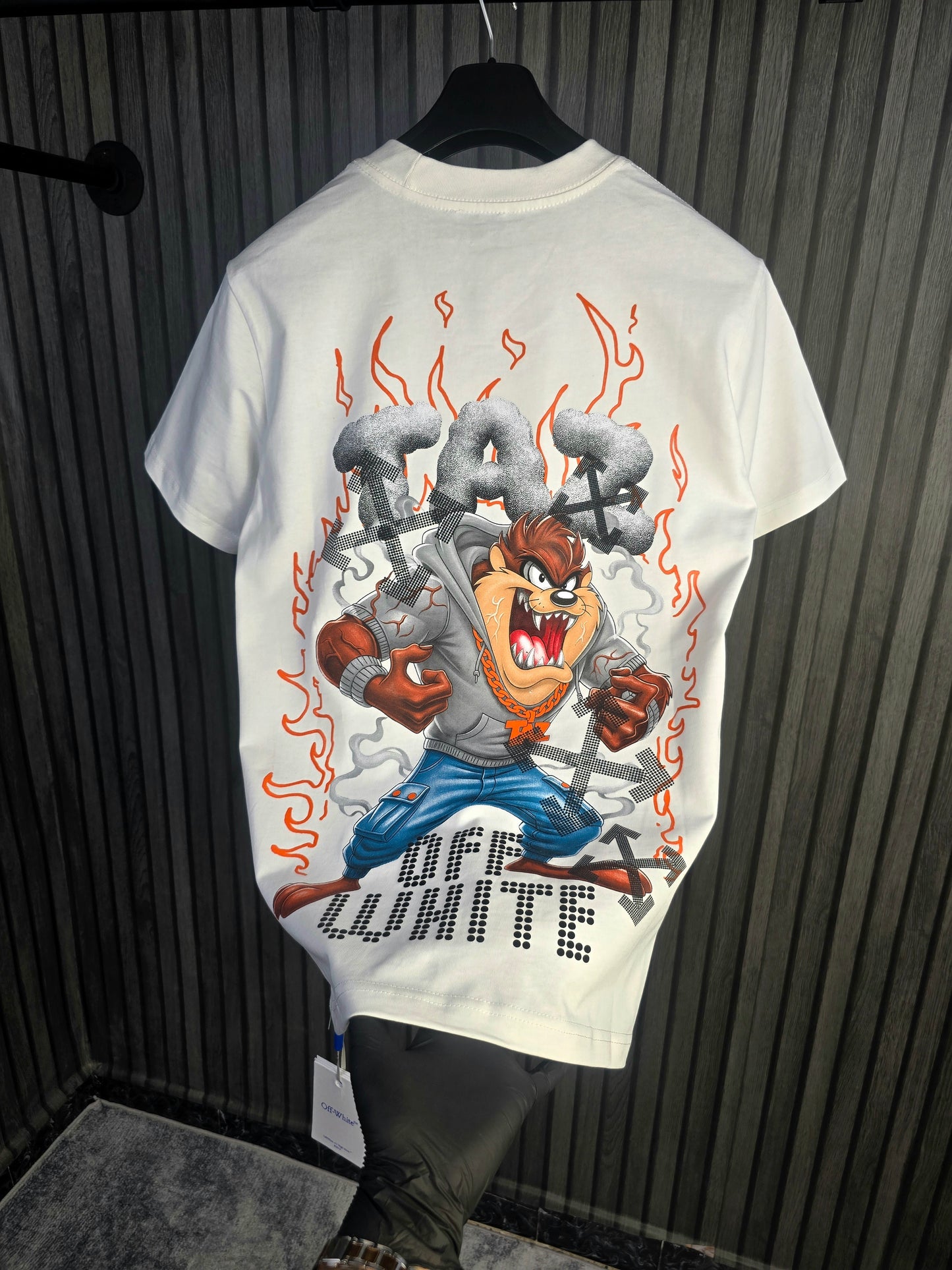 CAMISETA OFF WHIT€ (TAZ)