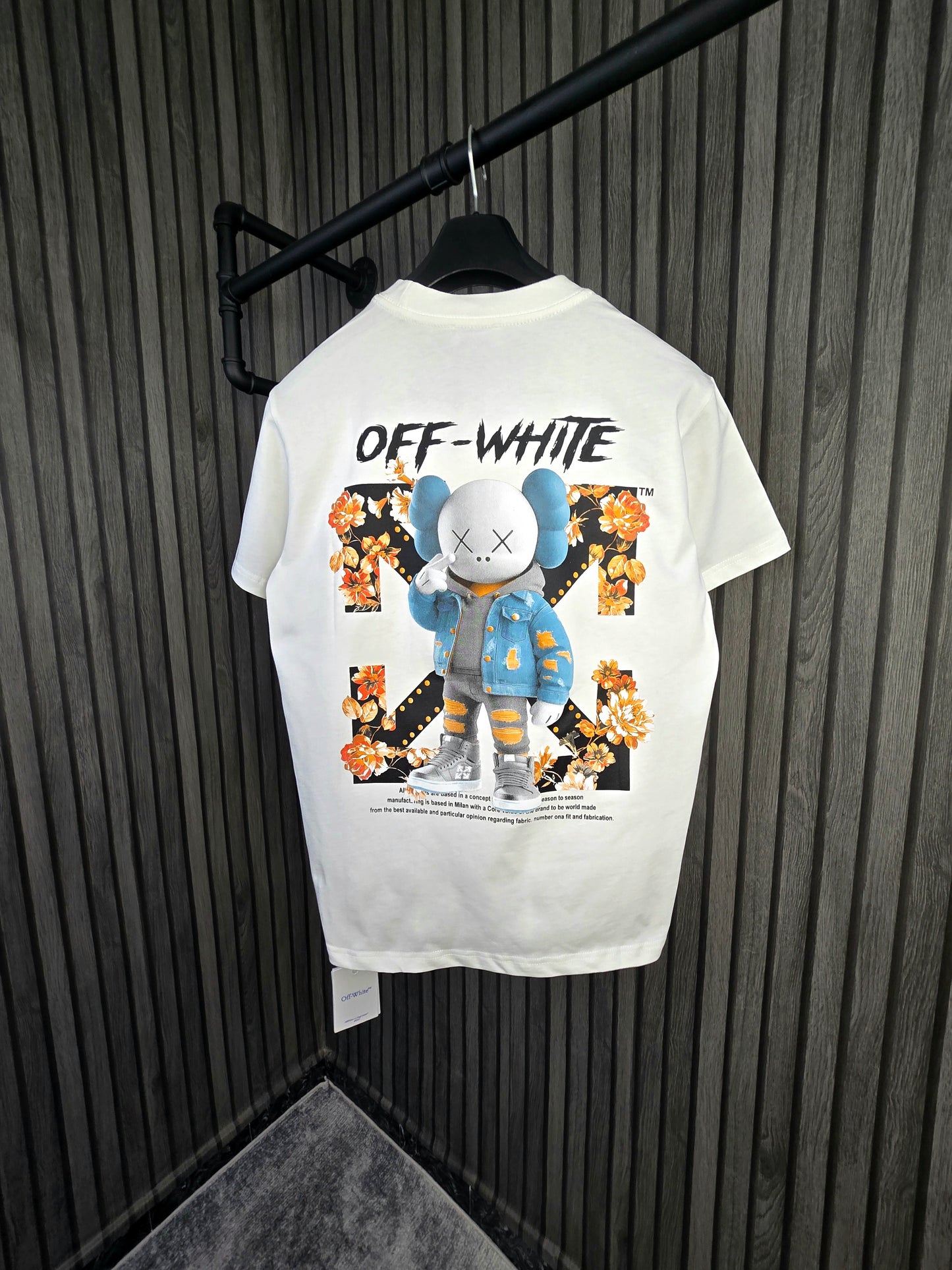 CAMISETA OFF WHIT€ (X)
