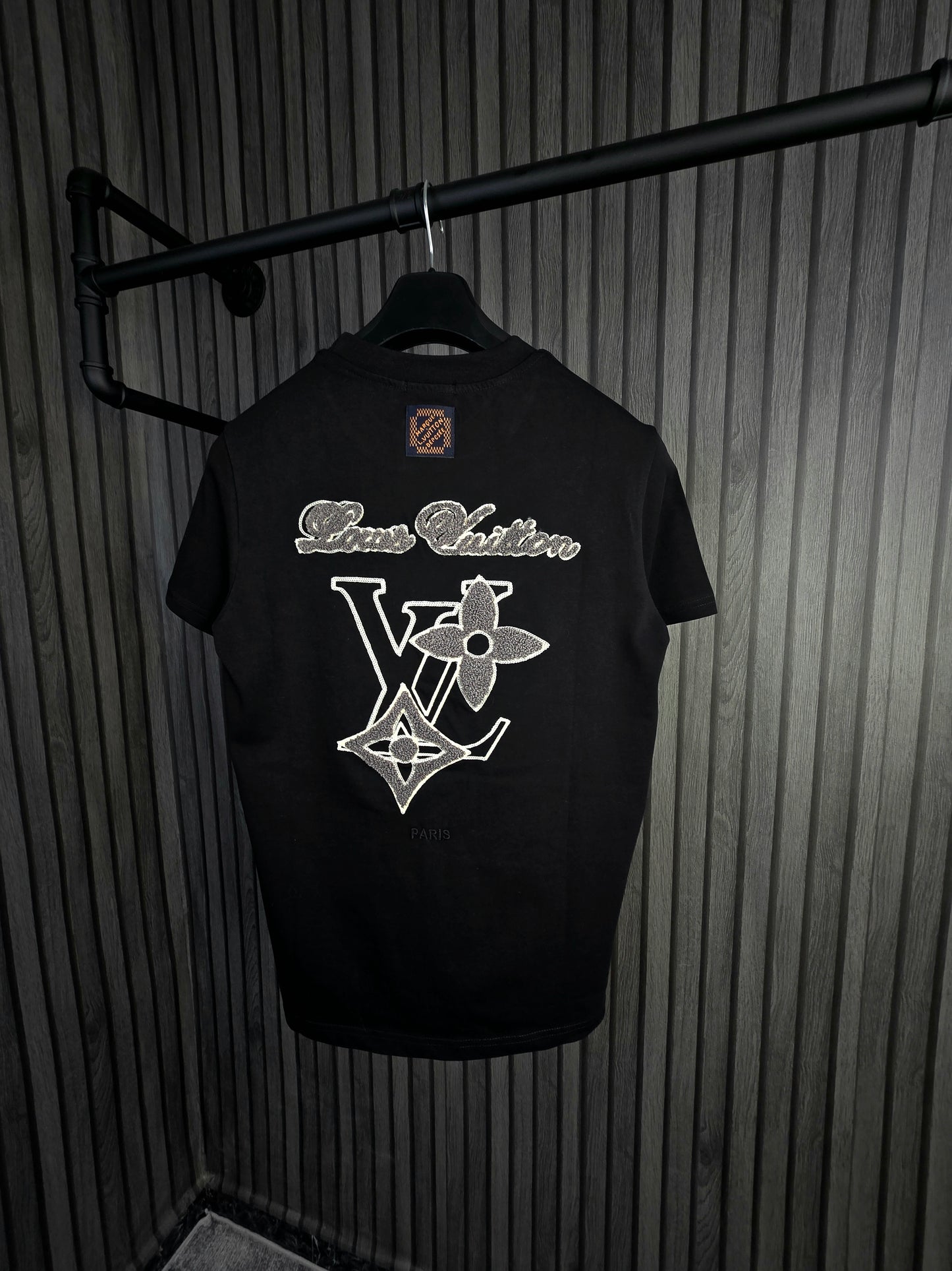 CAMISETA LV (BORDADA)